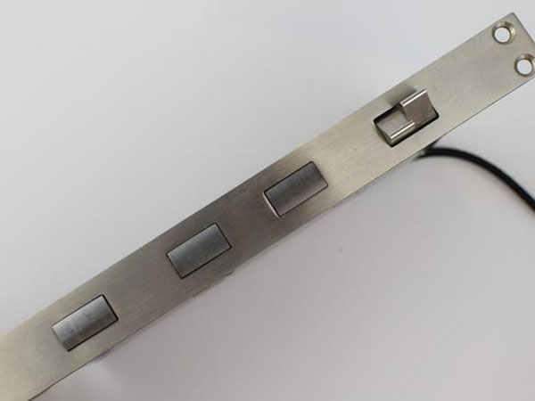 白云區(qū)配車鑰匙（上門換鎖換鎖芯）